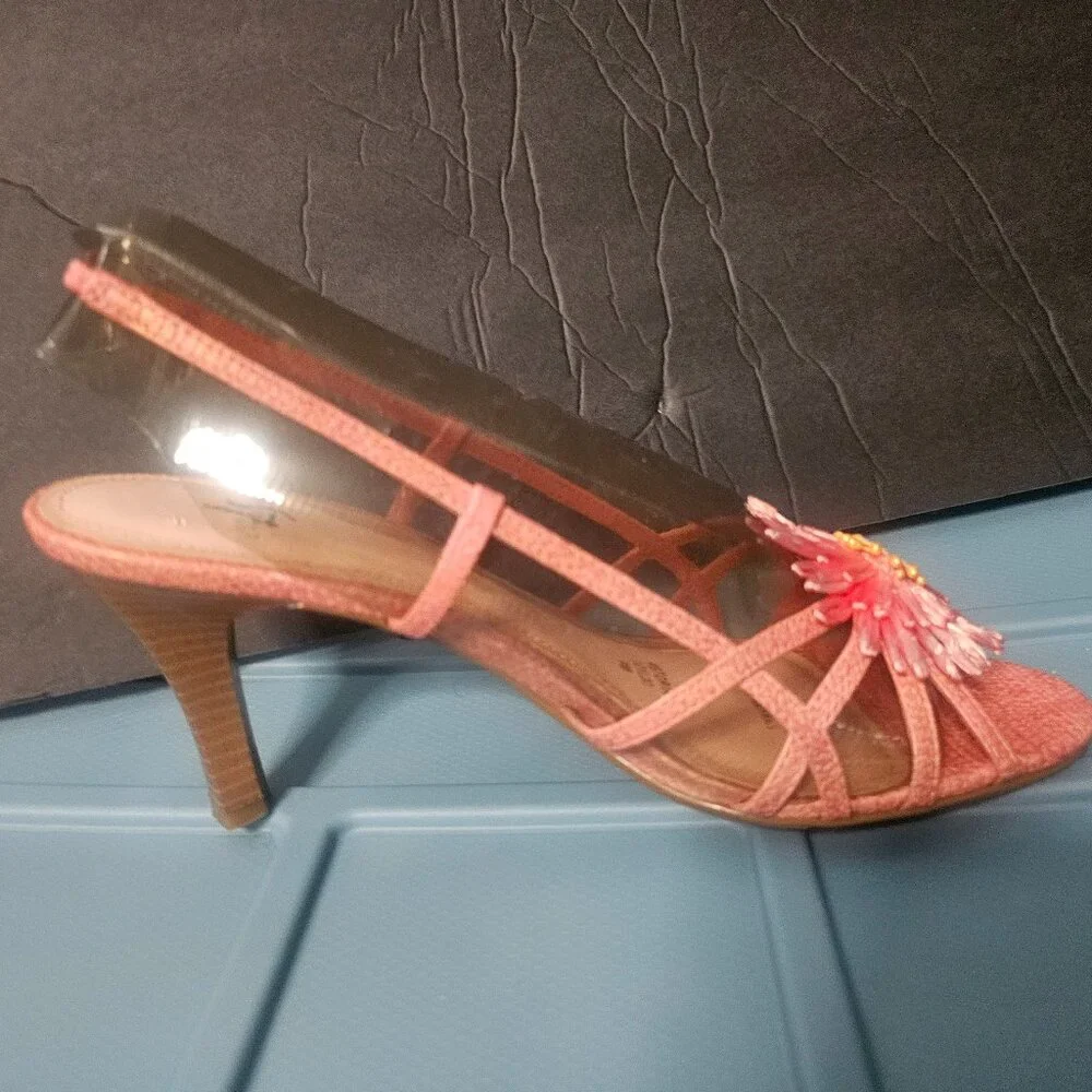 Sandals - Picture 1 of 3